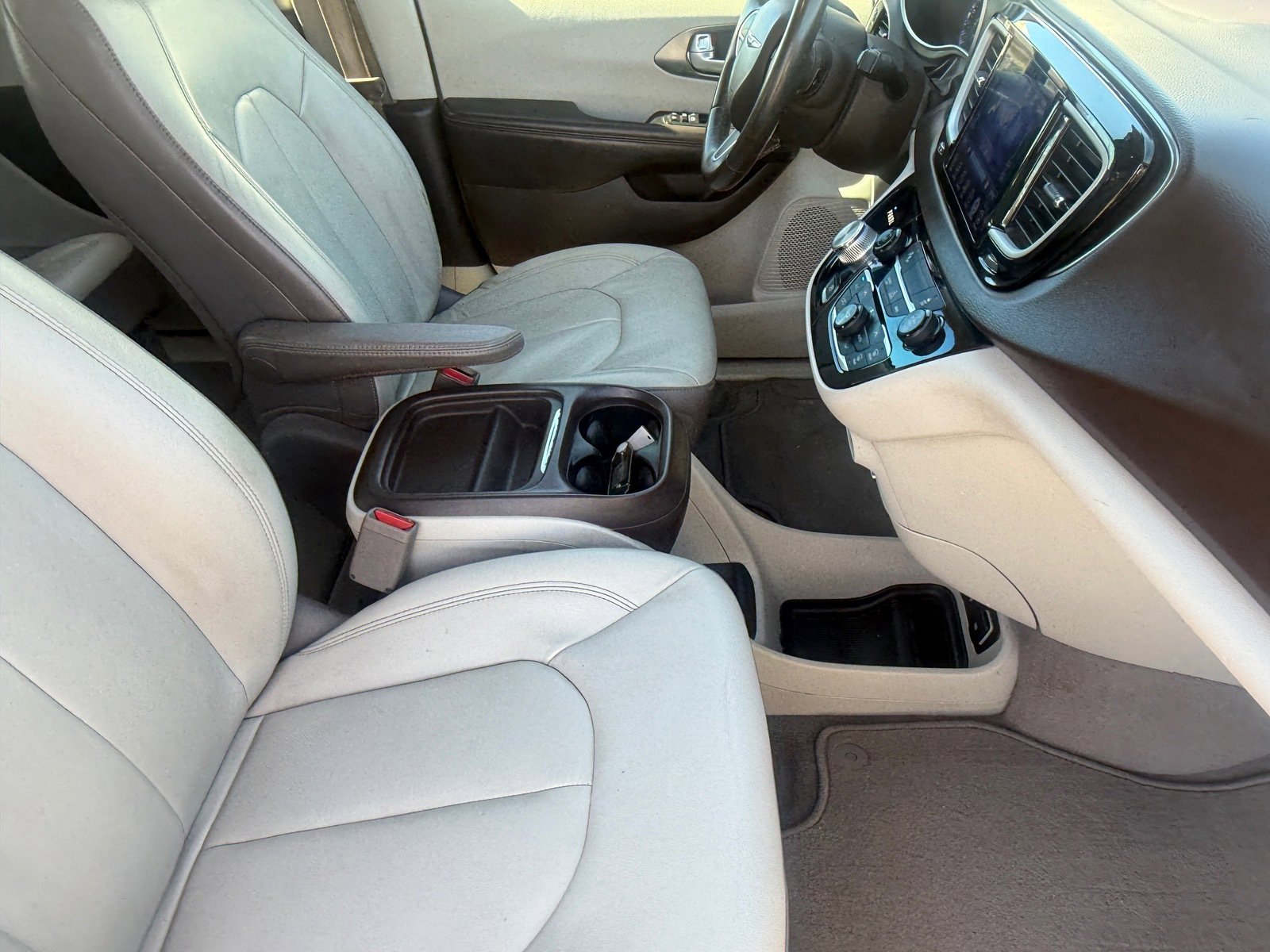 Used 2017 Chrysler Pacifica Touring-L w/ Tire & Wheel Group image 17