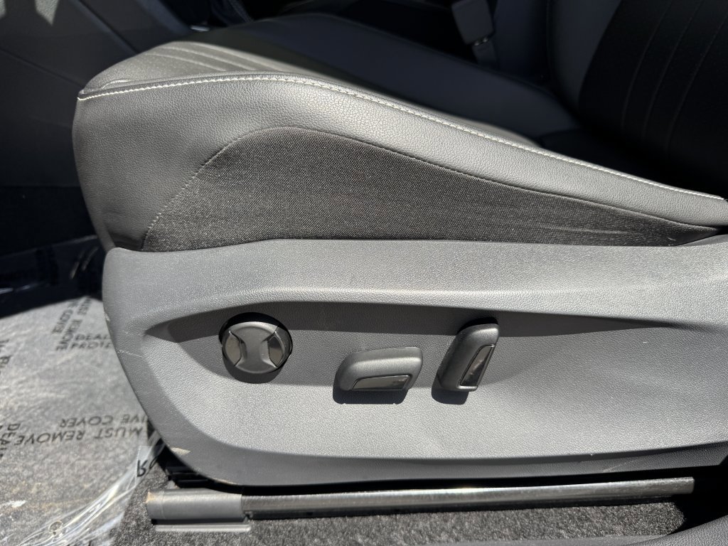 Used 2023 Volkswagen Tiguan SE image 31