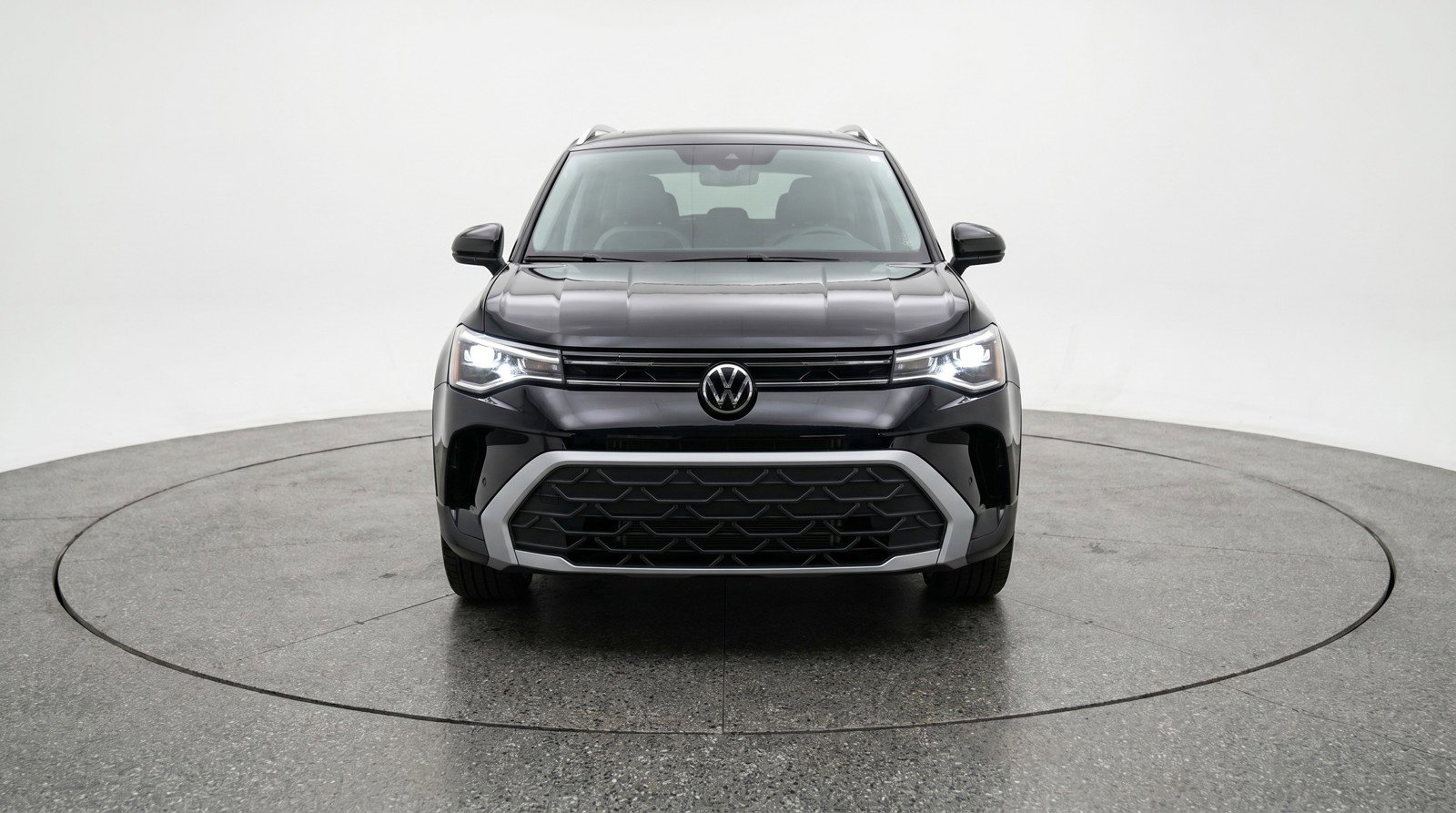 Used 2025 Volkswagen Taos SE FWD image 2