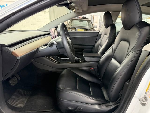 Used 2020 Tesla Model 3 Standard Range Plus RWD image 7