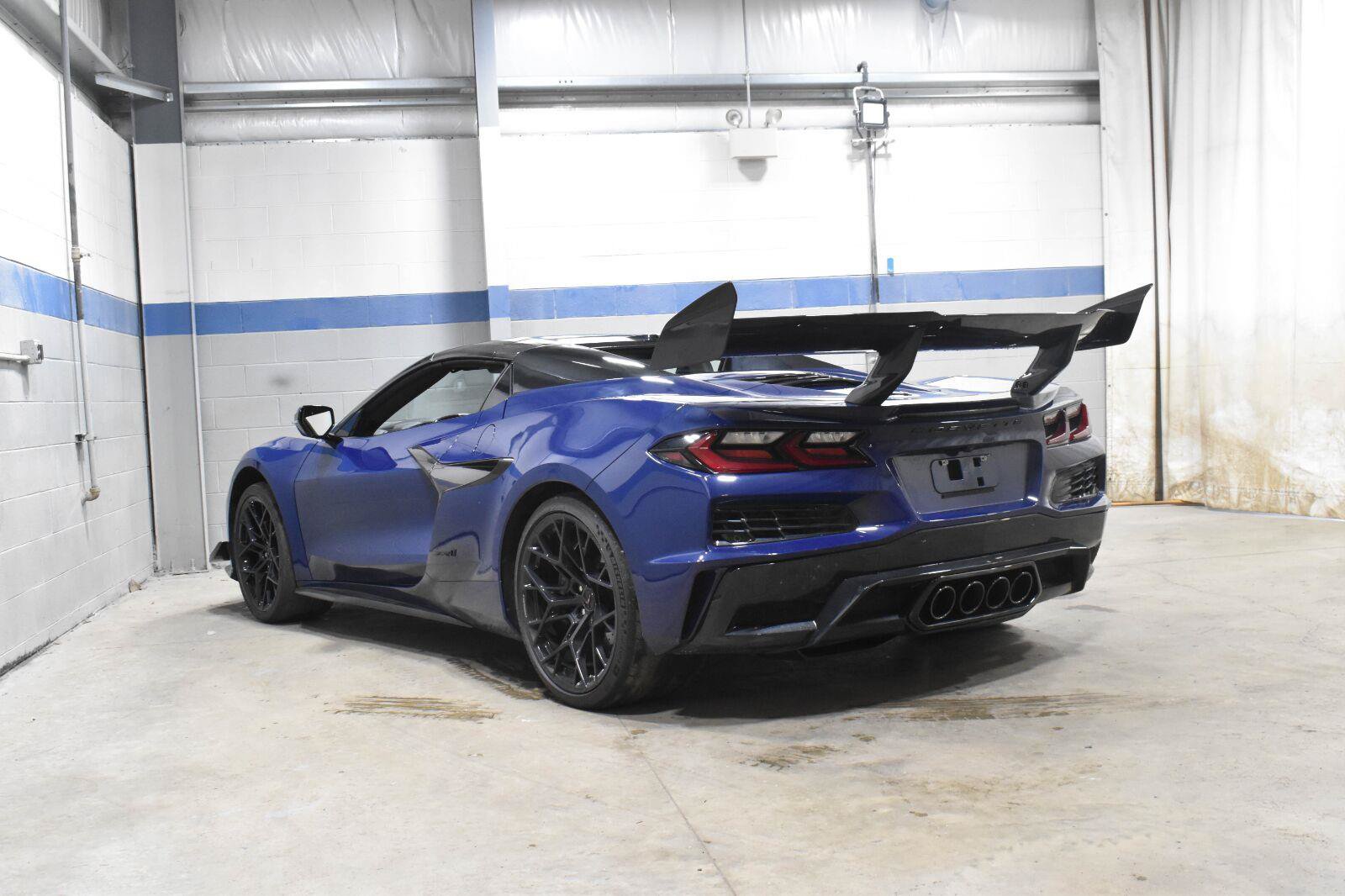 Used 2025 Chevrolet Corvette ZR1 w/ ZR1 Carbon Fiber Aero Package RWD image 17