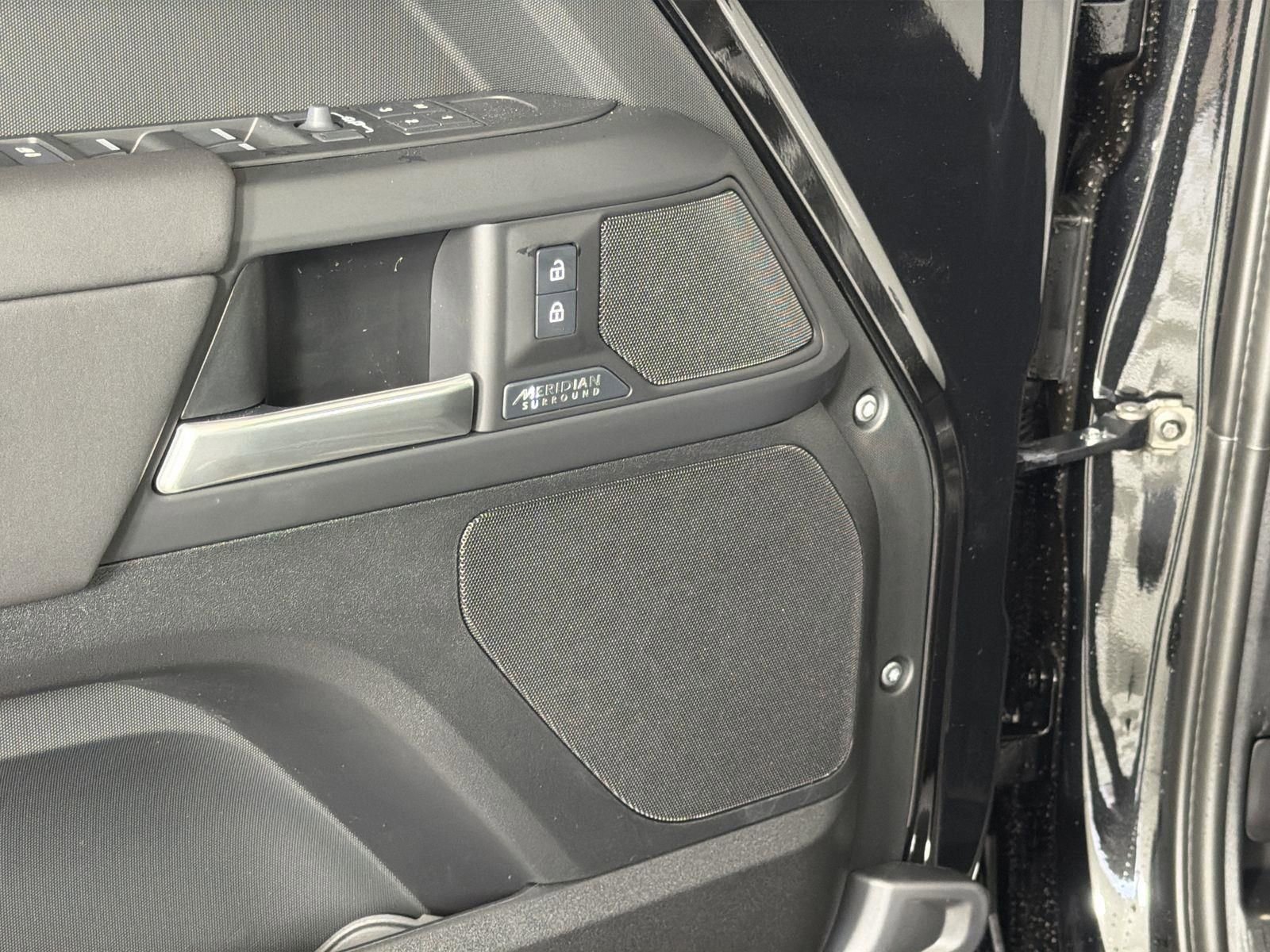 New 2026 Land Rover Defender 110 X-Dynamic SE image 22