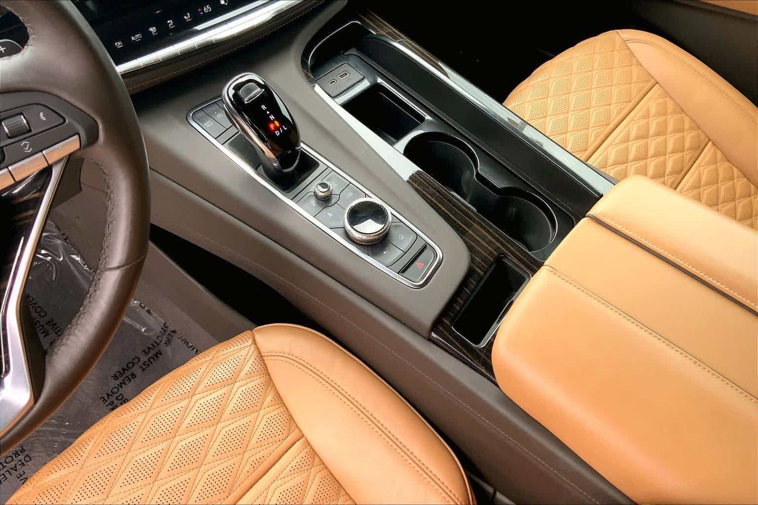 Used 2023 Cadillac Escalade ESV Premium Luxury AWD/4WD image 15