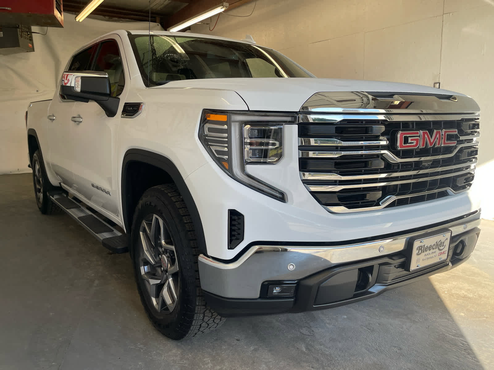 New 2026 GMC Sierra 1500 SLT w/ SLT Premium Plus Package image 4