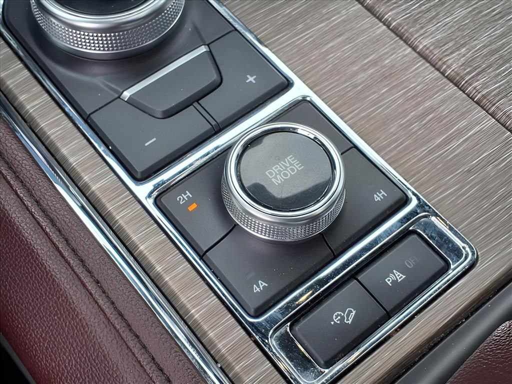 Used 2024 Ford Expedition Limited image 11