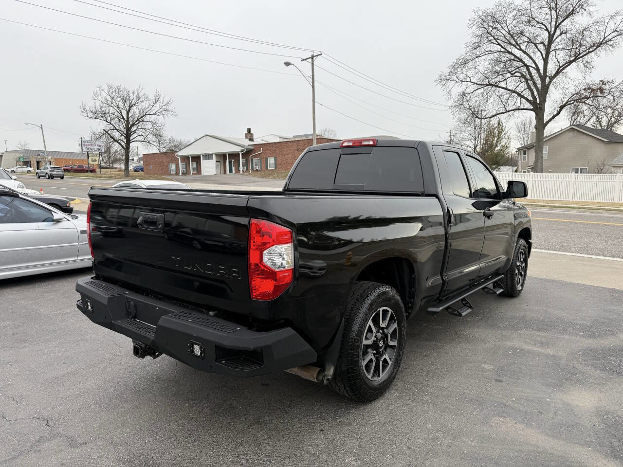 Used 2017 Toyota Tundra SR5 AWD/4WD image 7