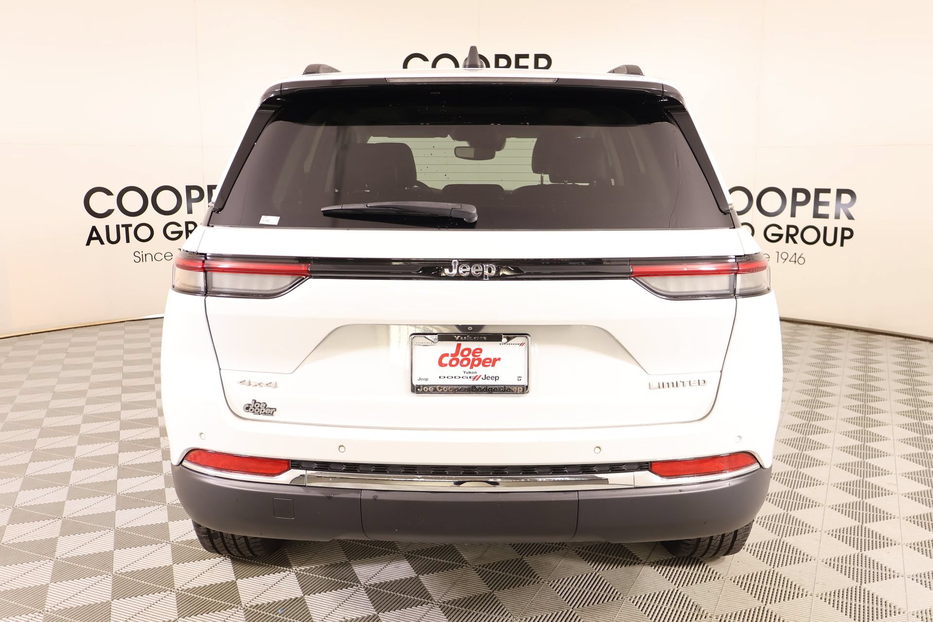 Used 2022 Jeep Grand Cherokee Limited AWD/4WD image 23