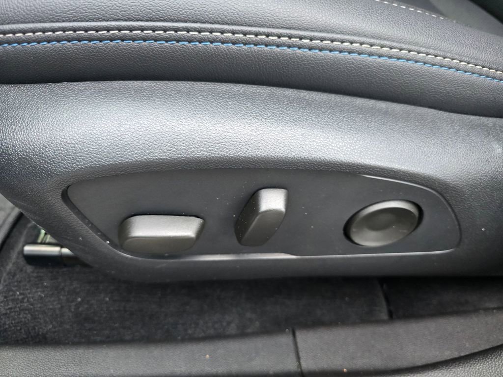 Used 2025 Chevrolet Equinox EV LT w/ Convenience Package FWD image 25