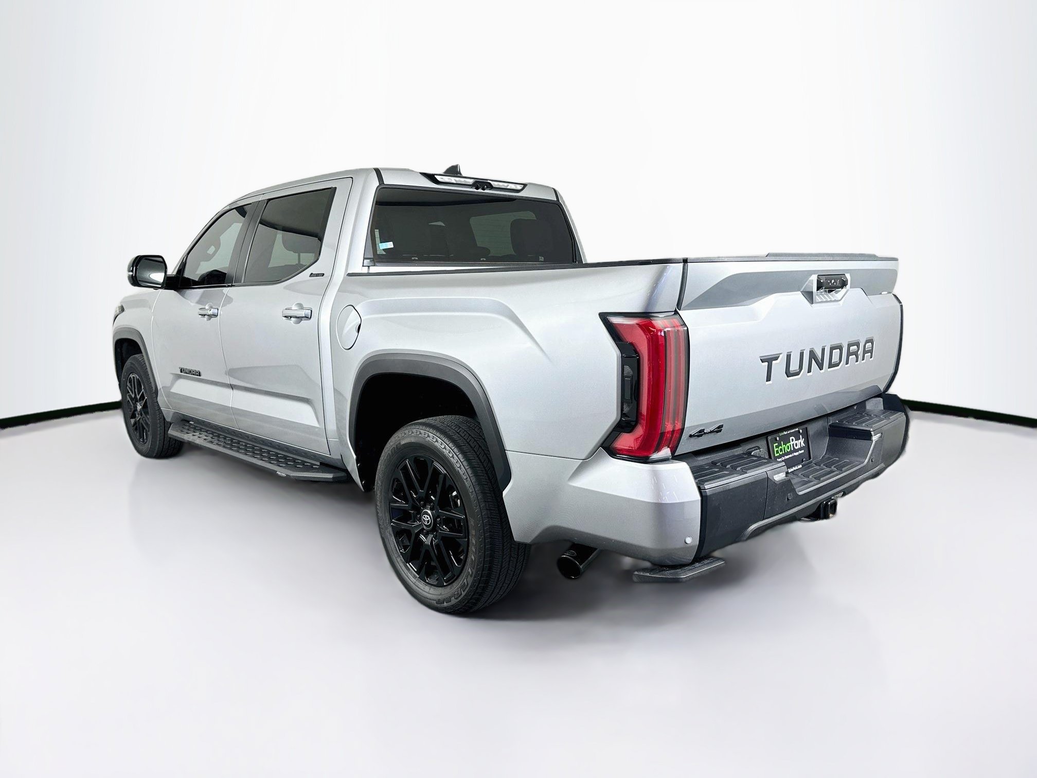 Used 2025 Toyota Tundra Limited AWD/4WD image 5