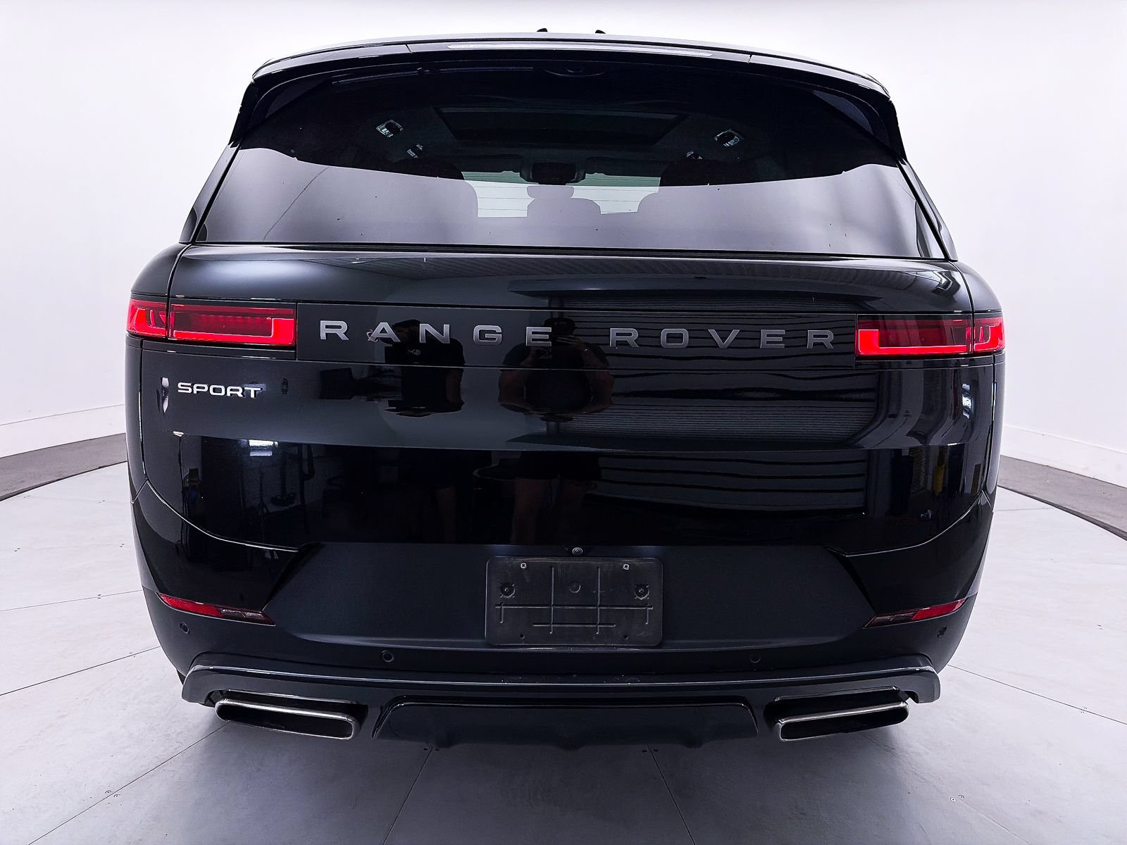 Used 2024 Land Rover Range Rover Sport SE AWD/4WD image 16