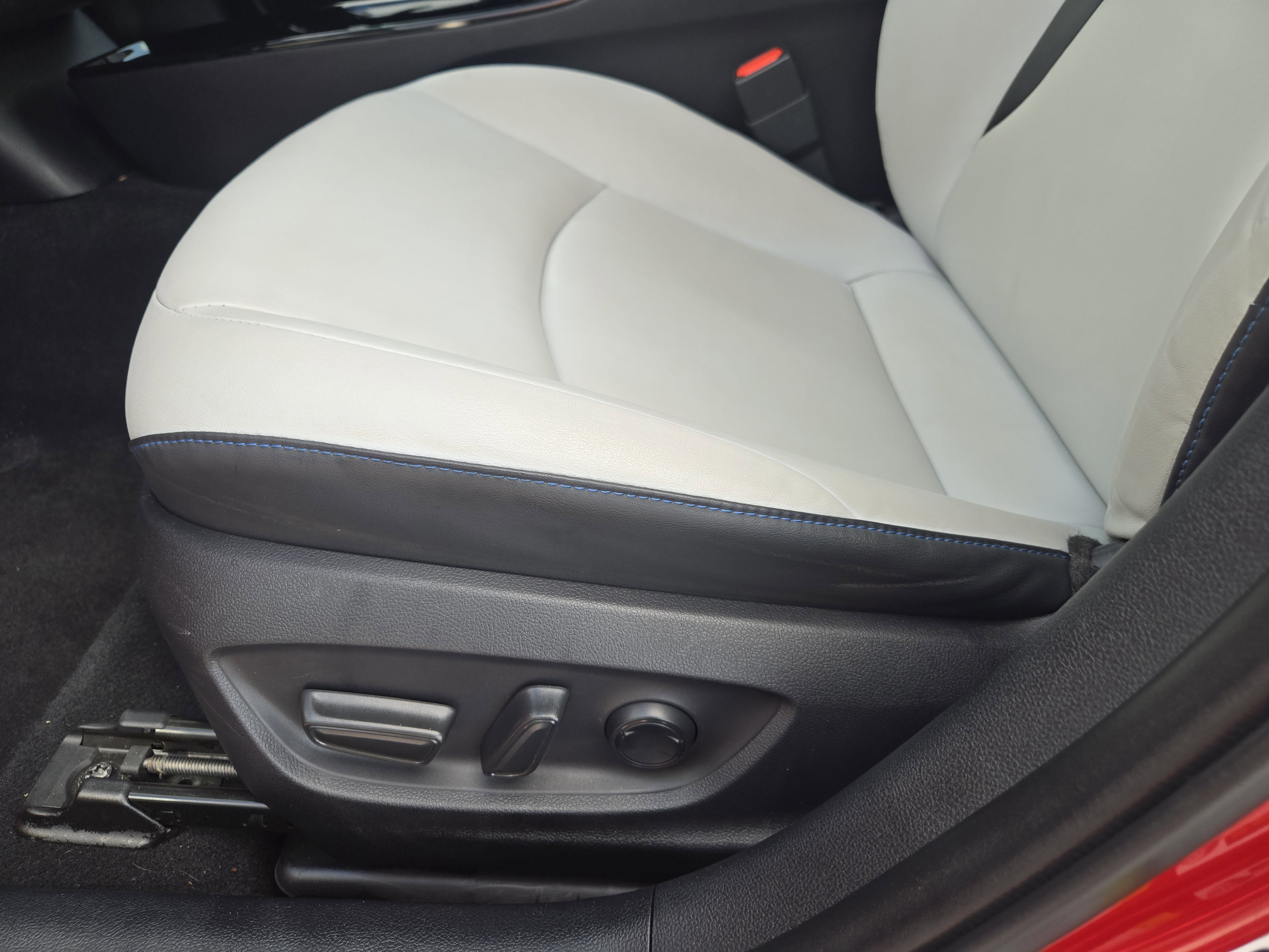 Used 2022 Toyota Prius Limited image 27