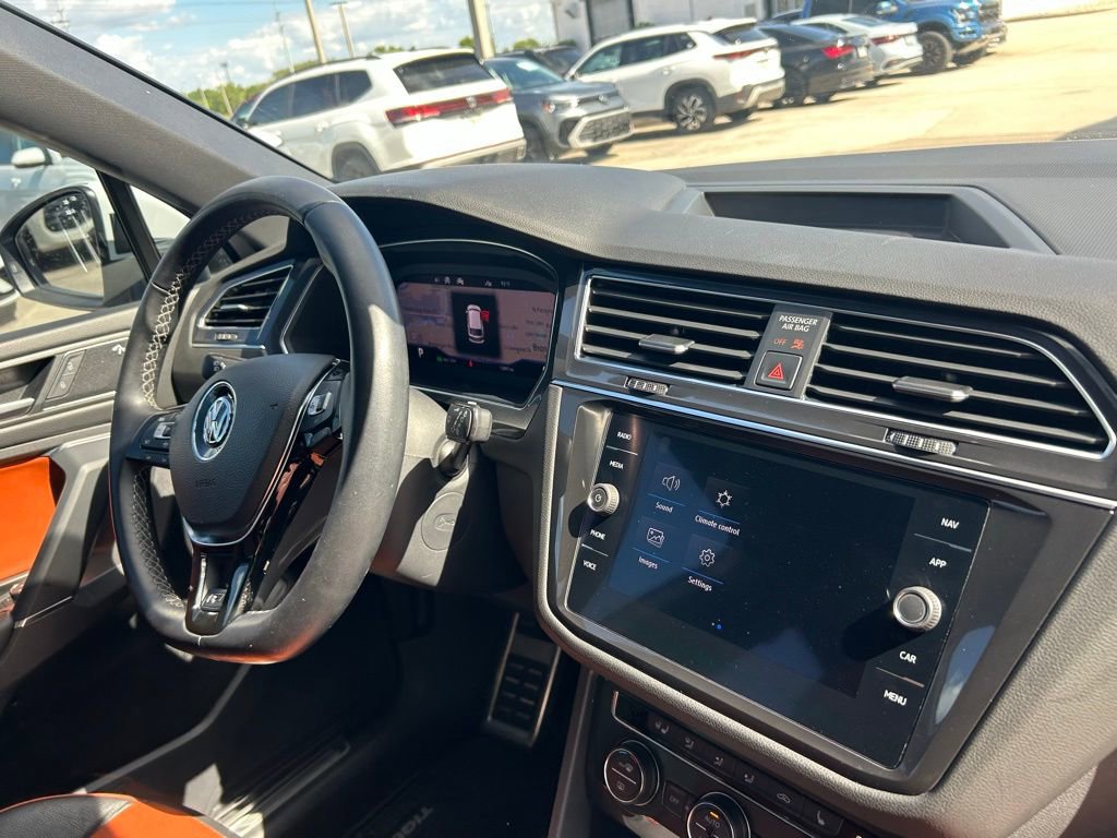 Used 2020 Volkswagen Tiguan SEL Premium R-Line AWD/4WD image 37