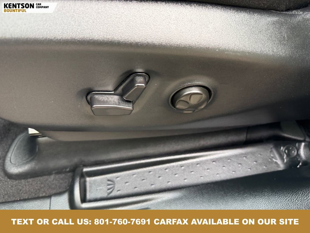 Used 2025 Chrysler Pacifica Select image 30