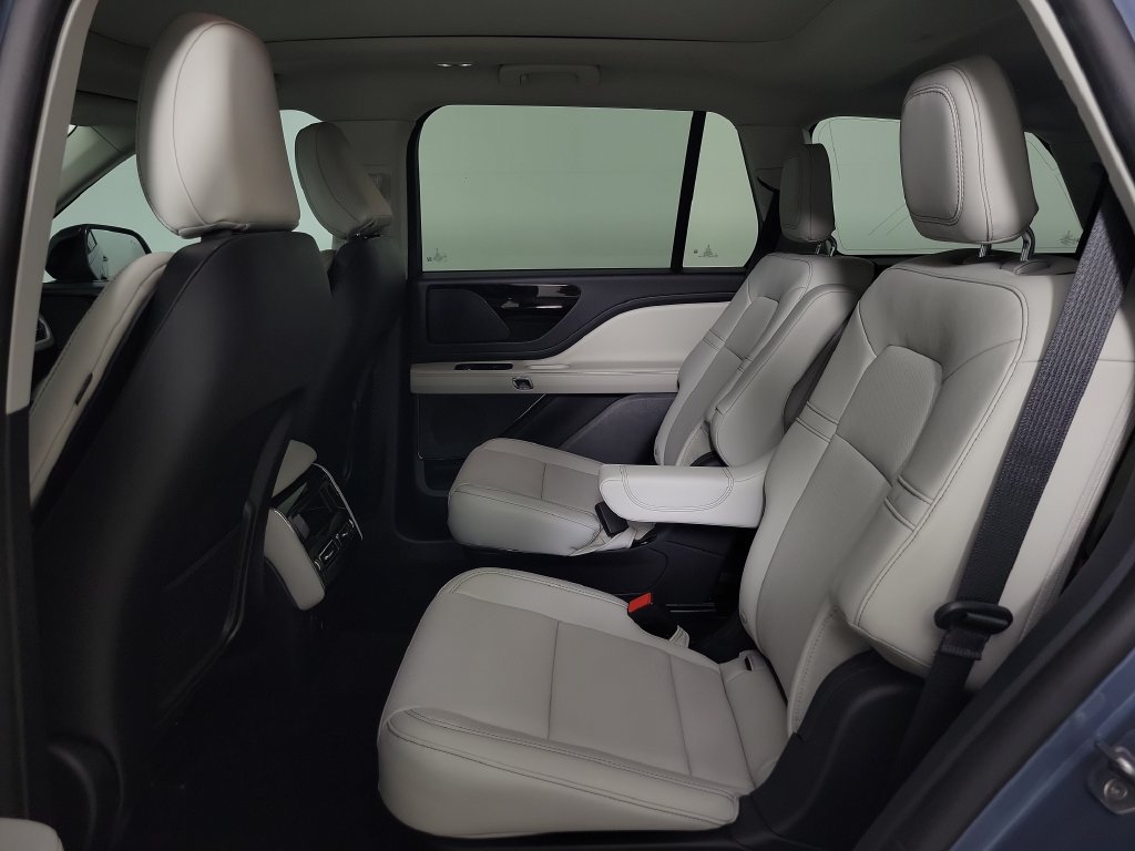 New 2026 Lincoln Aviator 2WD w/ Jet Appearance Package image 13