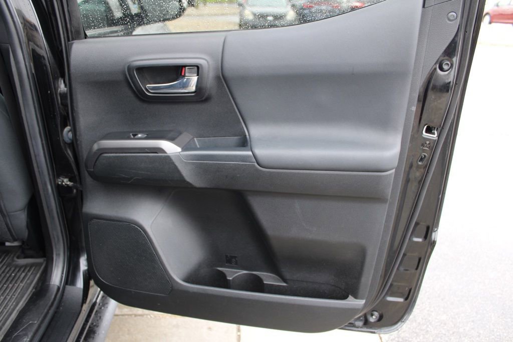 Used 2022 Toyota Tacoma TRD Off-Road image 22
