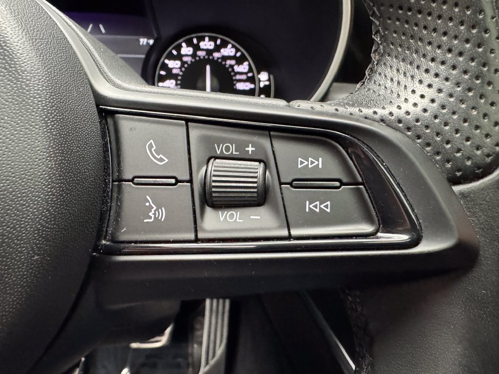Used 2023 Alfa Romeo Stelvio Ti AWD/4WD image 16