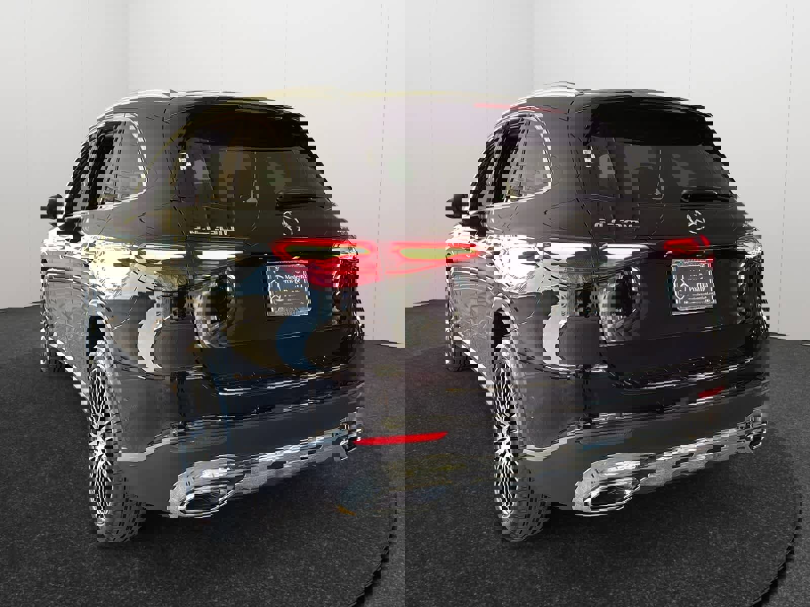 Used 2025 Mercedes-Benz GLC 300 4MATIC image 6