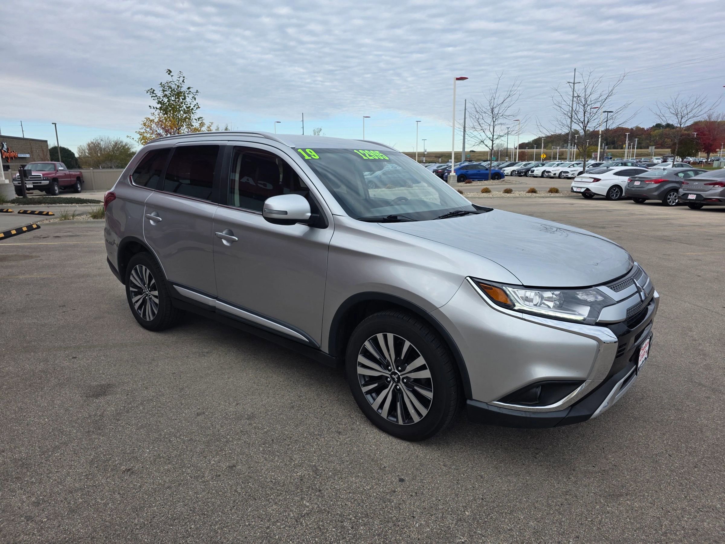 Used 2019 Mitsubishi Outlander SEL image 3
