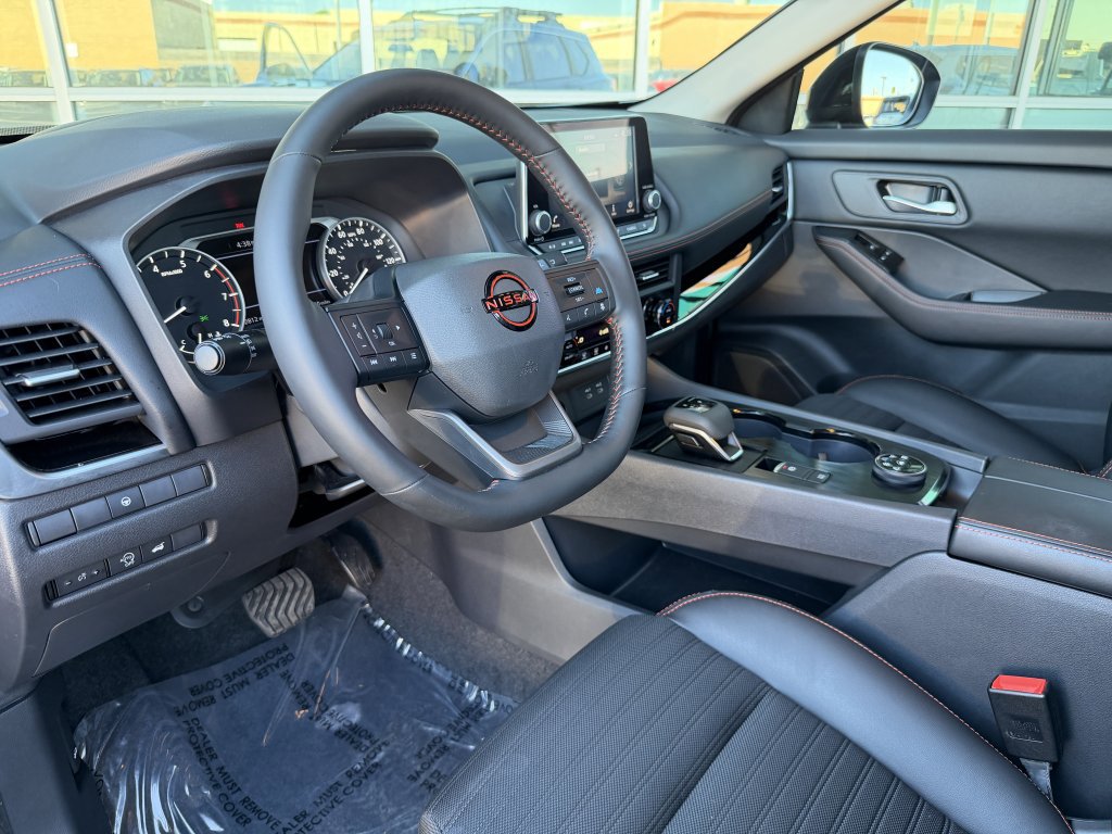 Used 2025 Nissan Rogue SV image 33