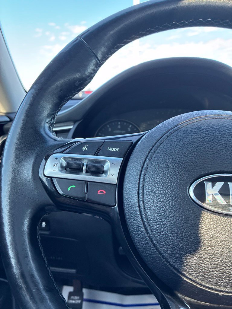 Used 2017 Kia Cadenza Premium w/ Luxury Package FWD image 14