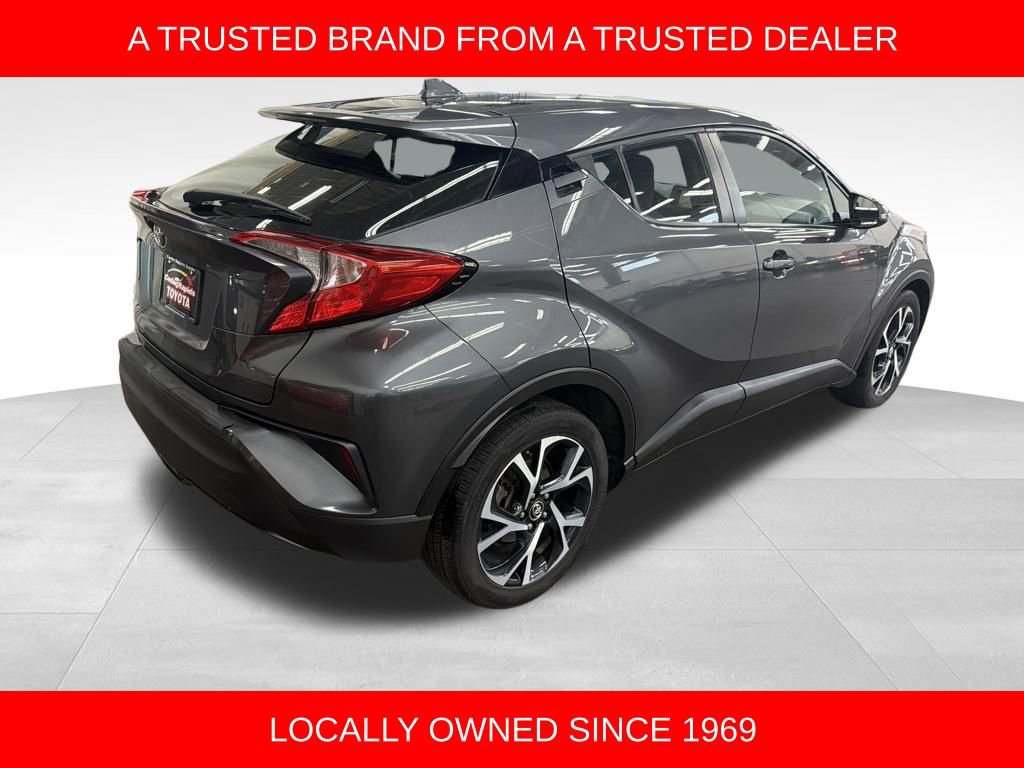 Used 2018 Toyota C-HR XLE image 3