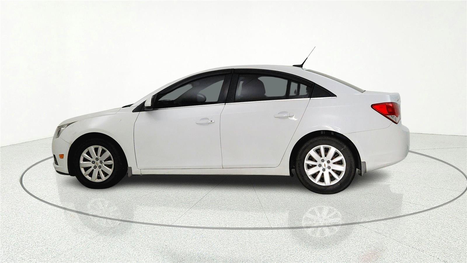 Used 2011 Chevrolet Cruze LT FWD image 4