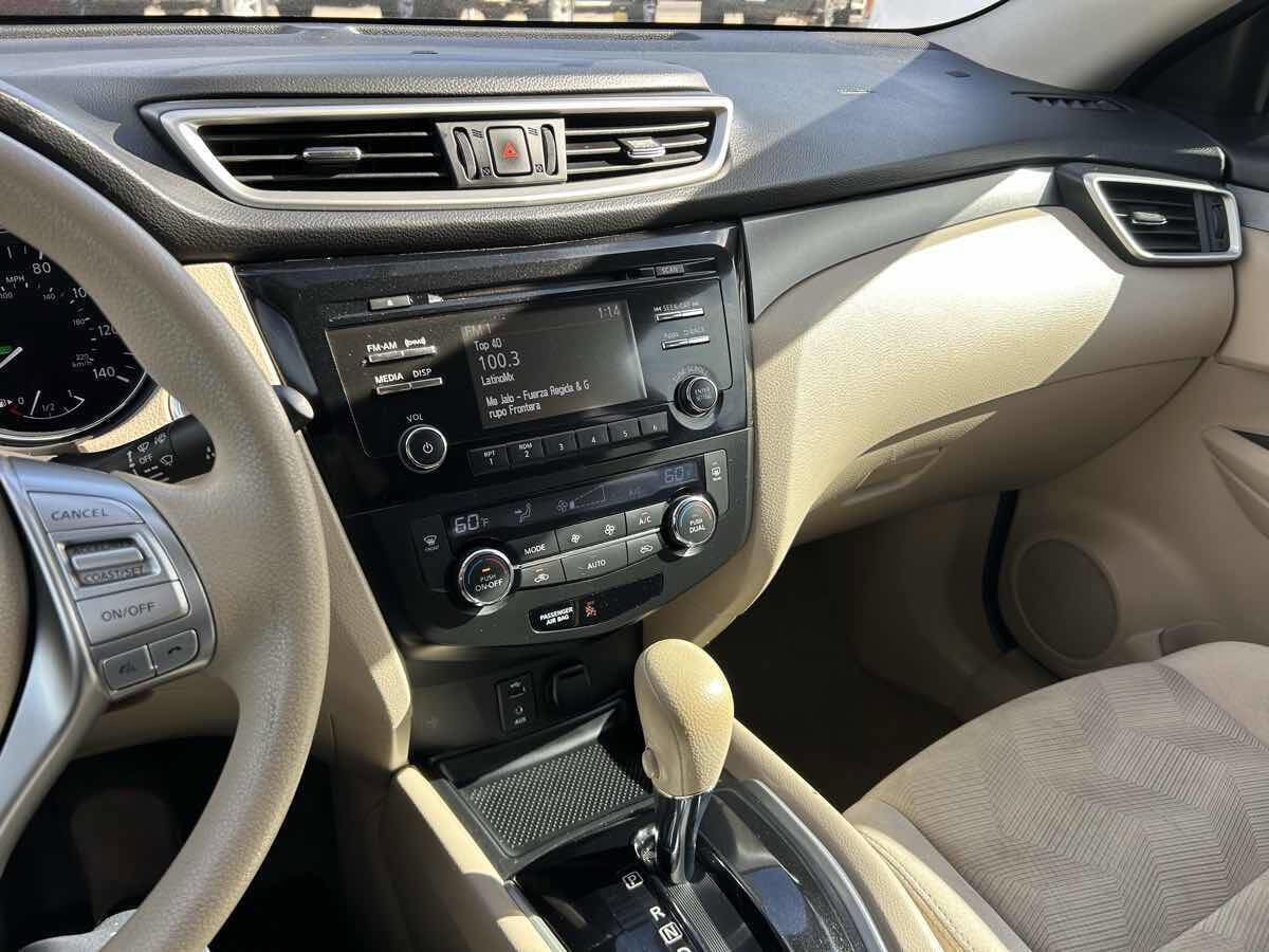 Used 2015 Nissan Rogue SV w/ SV Family Package image 14