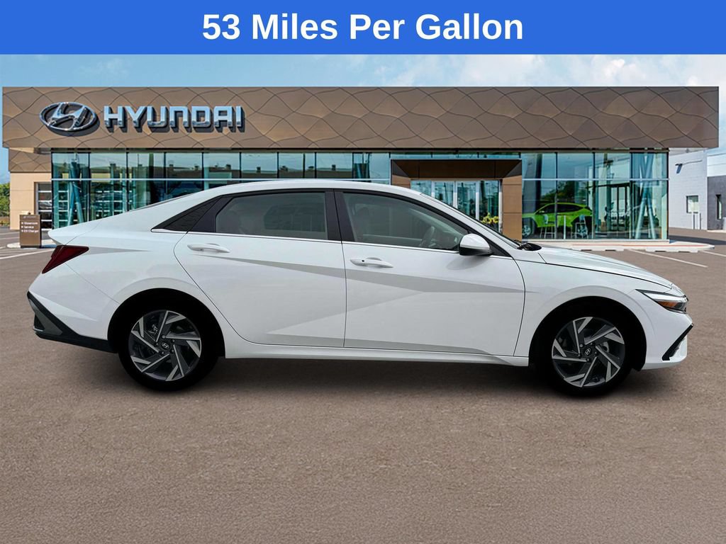 Used 2025 Hyundai Elantra SEL w/ Cargo Package FWD image 9