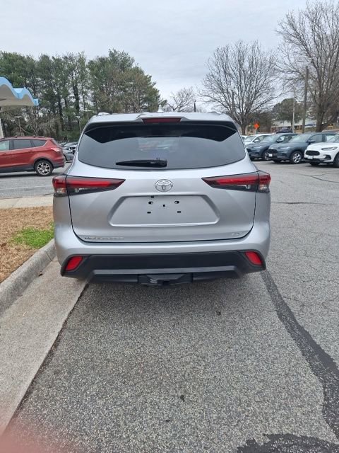 Used 2024 Toyota Highlander XLE image 5