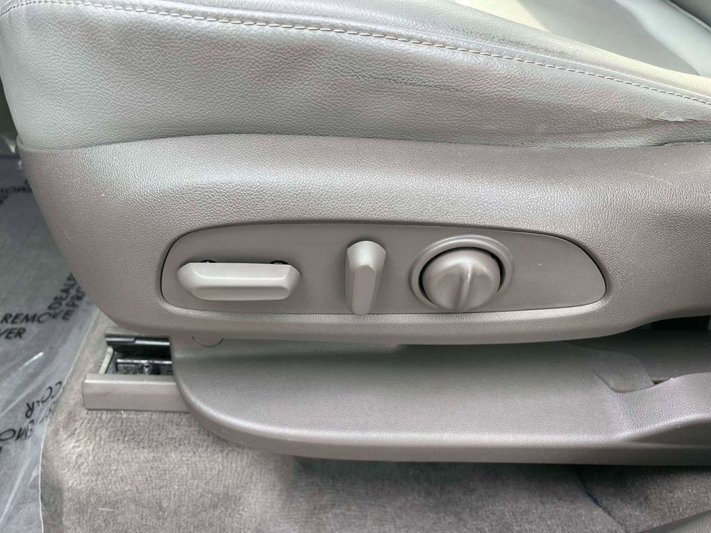 Used 2019 Chevrolet Traverse LT w/ LT Premium Package image 18