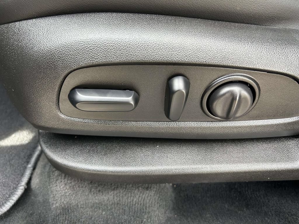 Used 2019 Buick Enclave Avenir w/ Avenir Technology Package FWD image 23