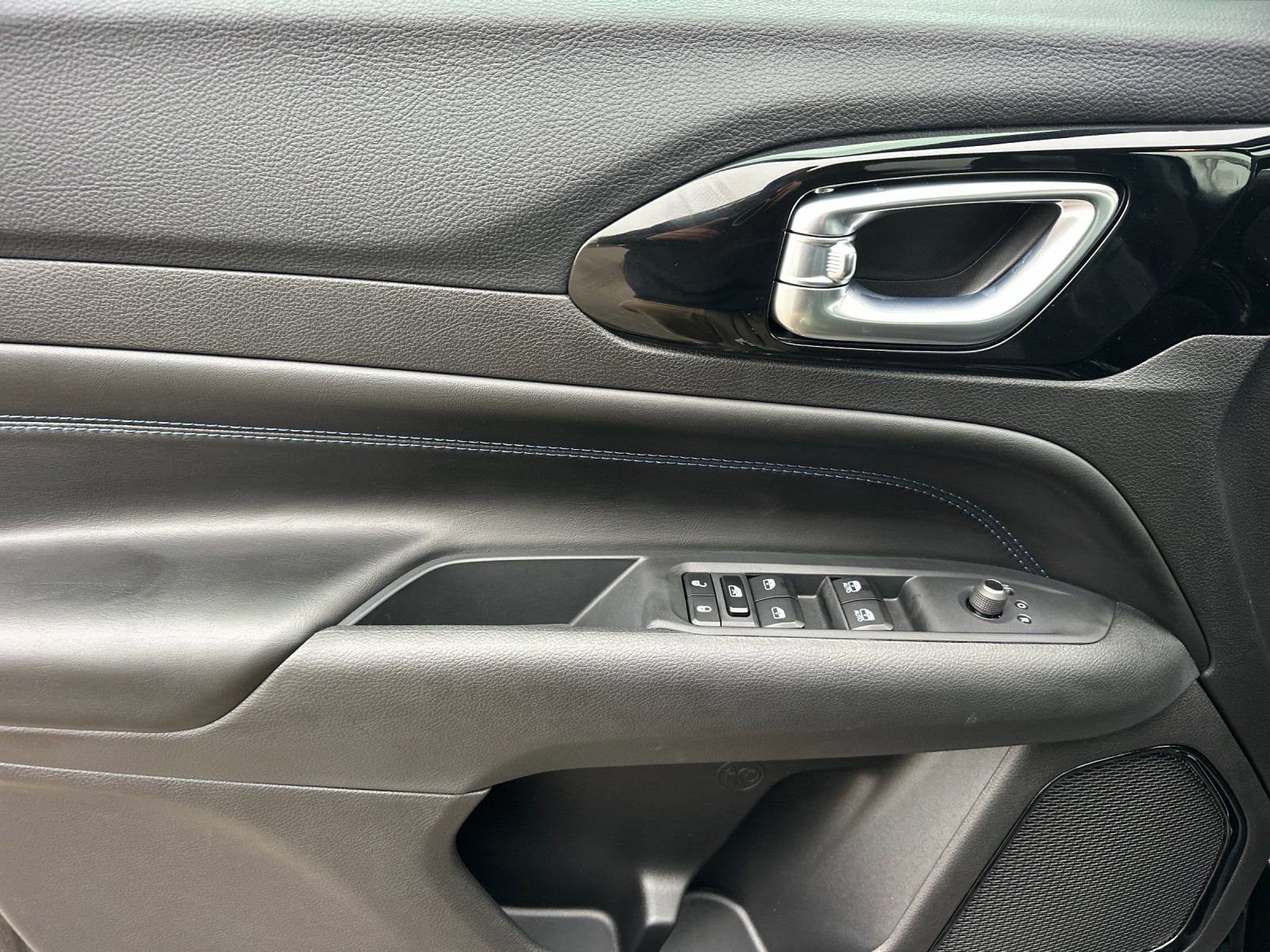 New 2026 Jeep Compass Latitude AWD/4WD image 10