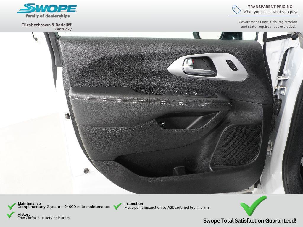 Used 2024 Chrysler Pacifica Limited FWD image 15