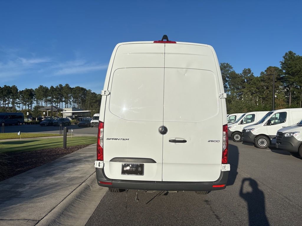 Used 2025 Mercedes-Benz Sprinter 2500 image 4