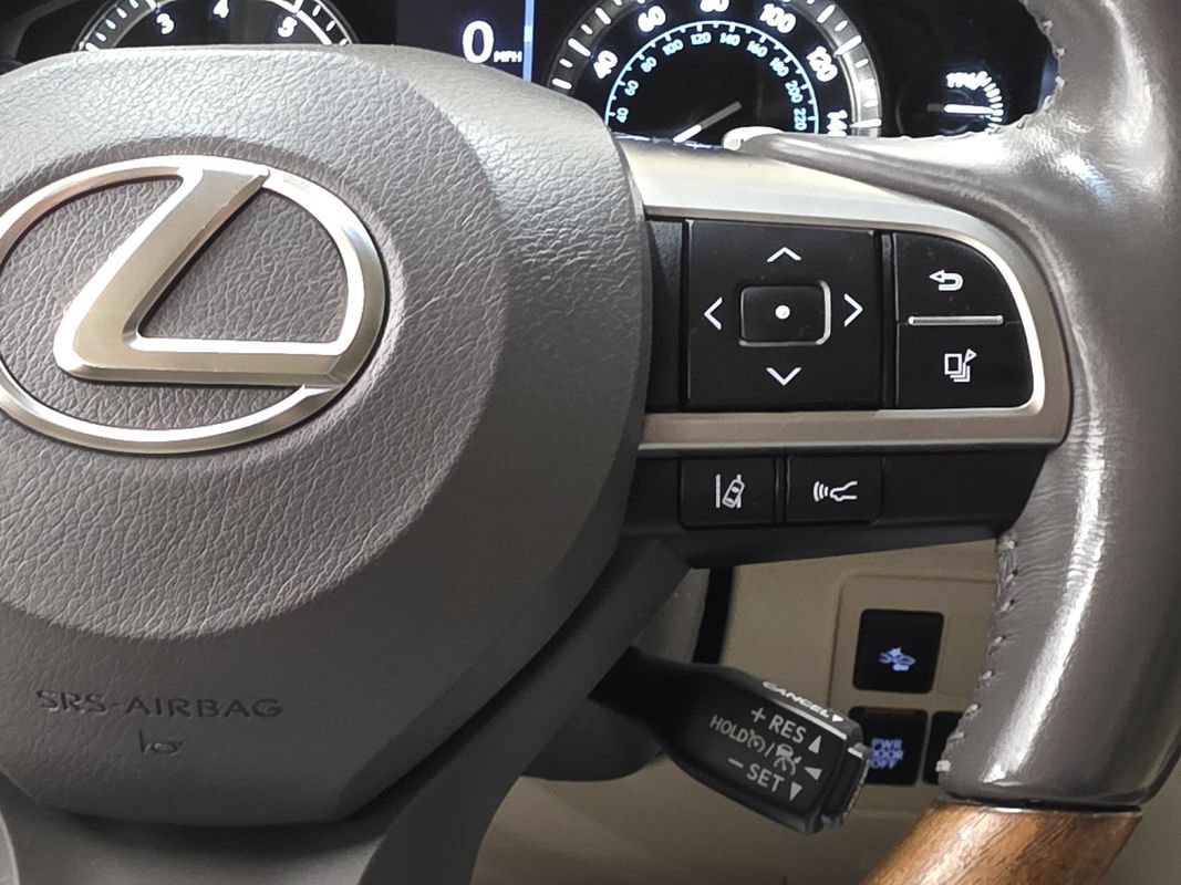Used 2017 Lexus LX 570 4WD w/ Luxury Package image 32