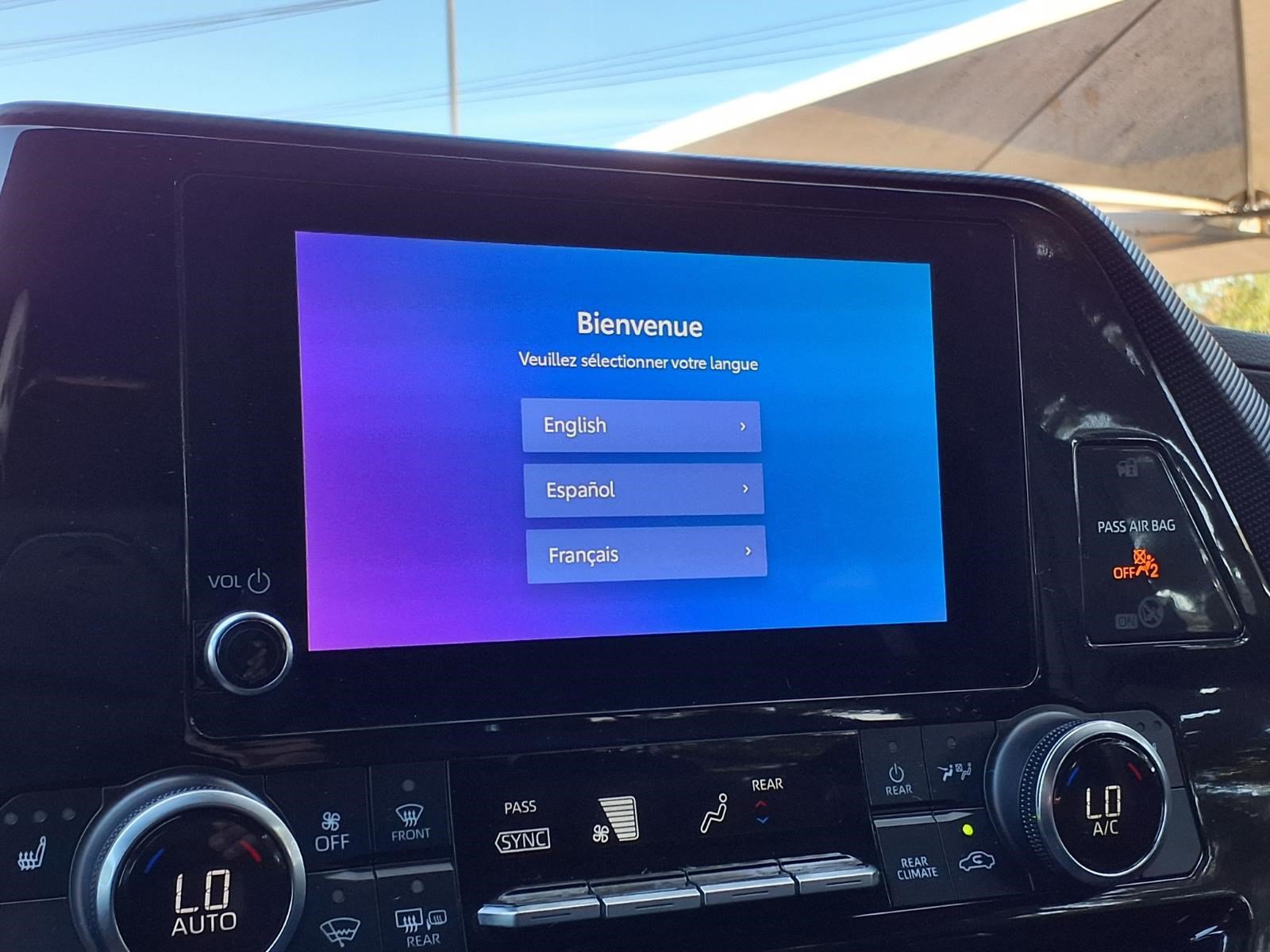 Used 2024 Toyota Highlander LE AWD/4WD image 17