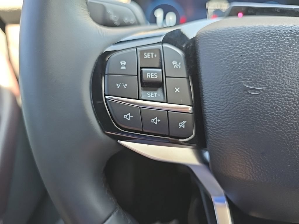 Used 2025 Ford Explorer Platinum w/ Ultimate Package AWD/4WD image 23