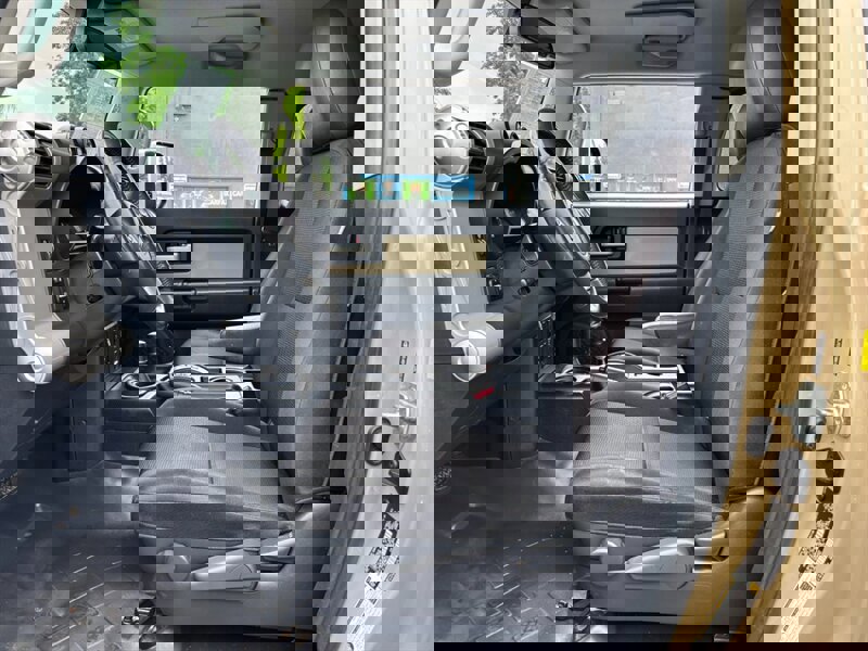 Used 2011 Toyota FJ Cruiser 4WD w/ Upgrade Pkg image 10