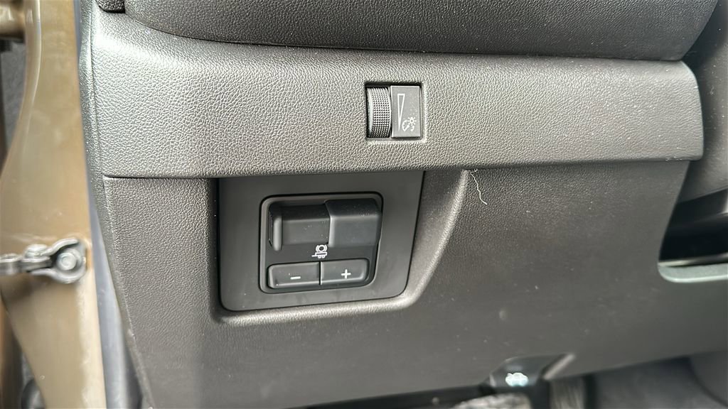 Used 2024 Chevrolet Colorado Trail Boss w/ Technology Package image 16