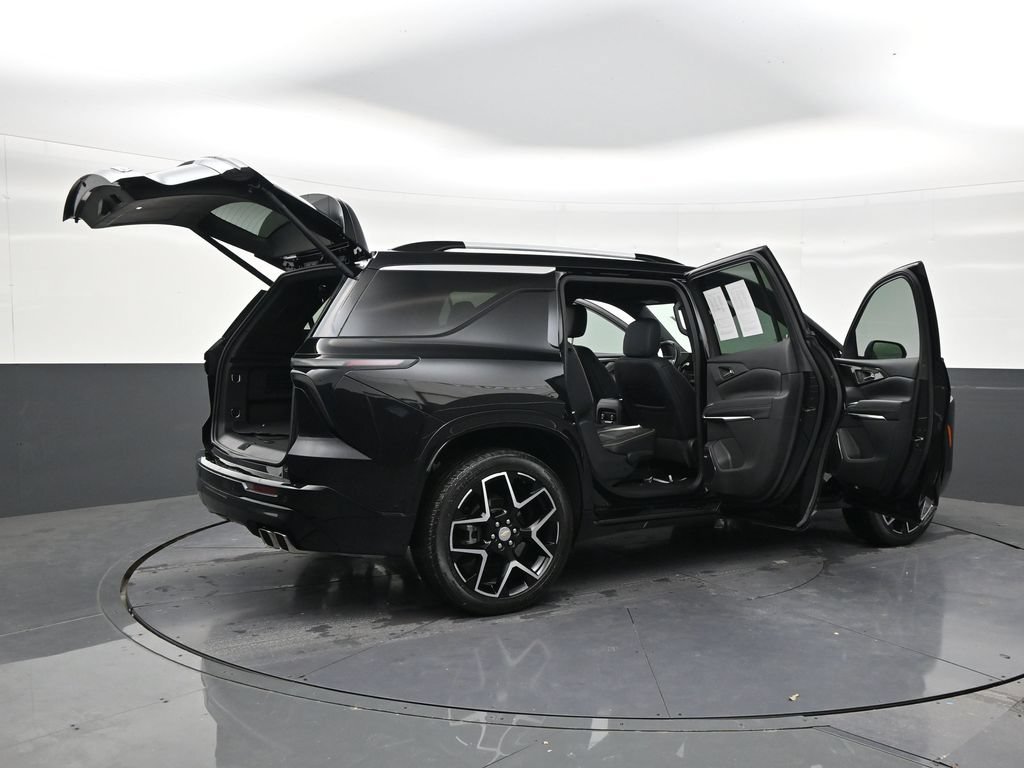 Used 2025 Chevrolet Traverse High Country FWD image 28