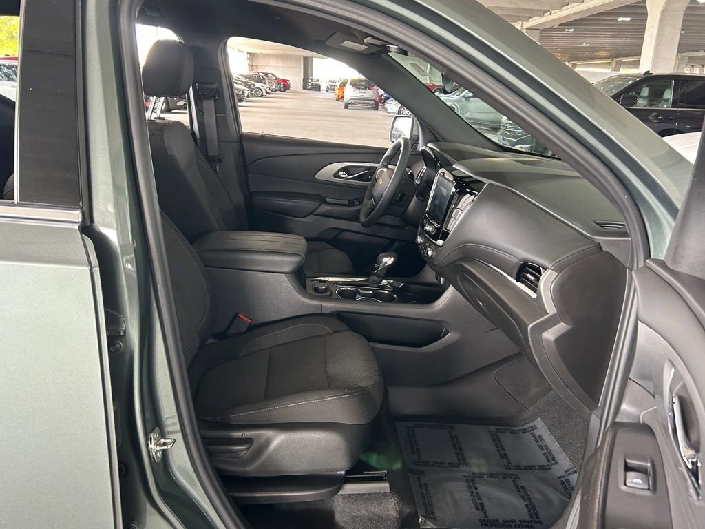 Used 2023 Chevrolet Traverse LT image 33
