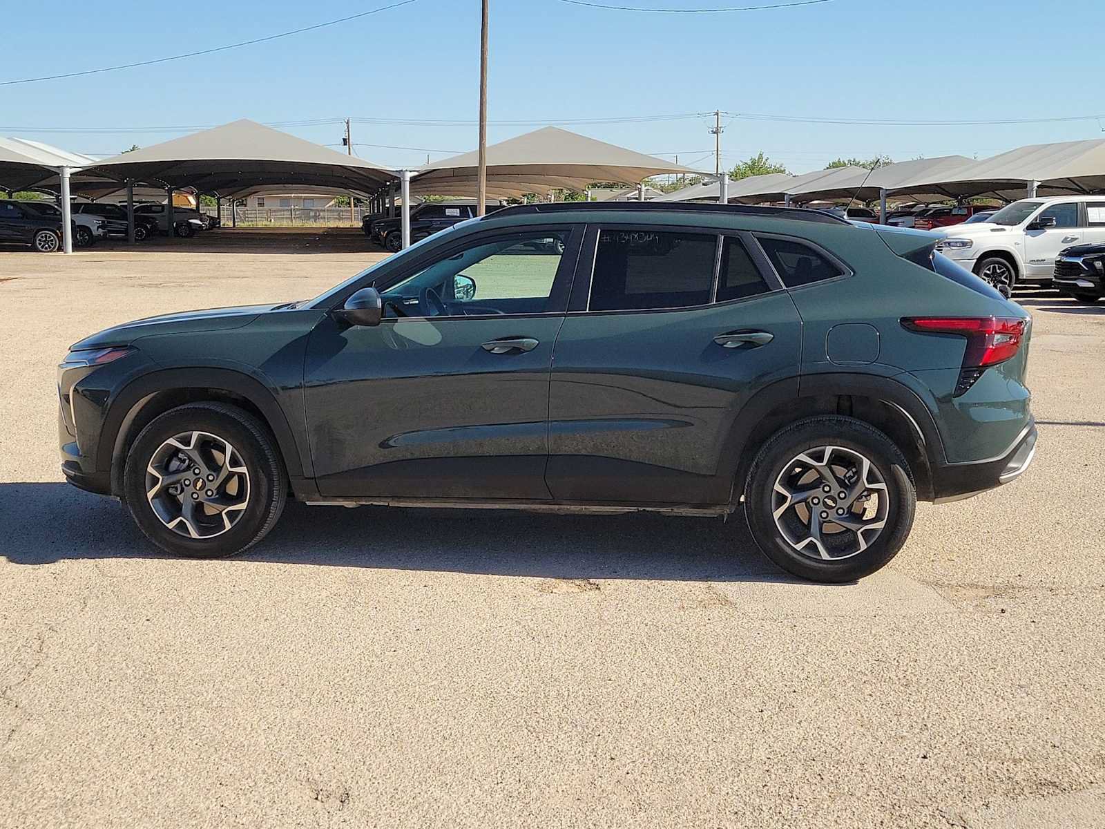Used 2025 Chevrolet Trax LT FWD image 5