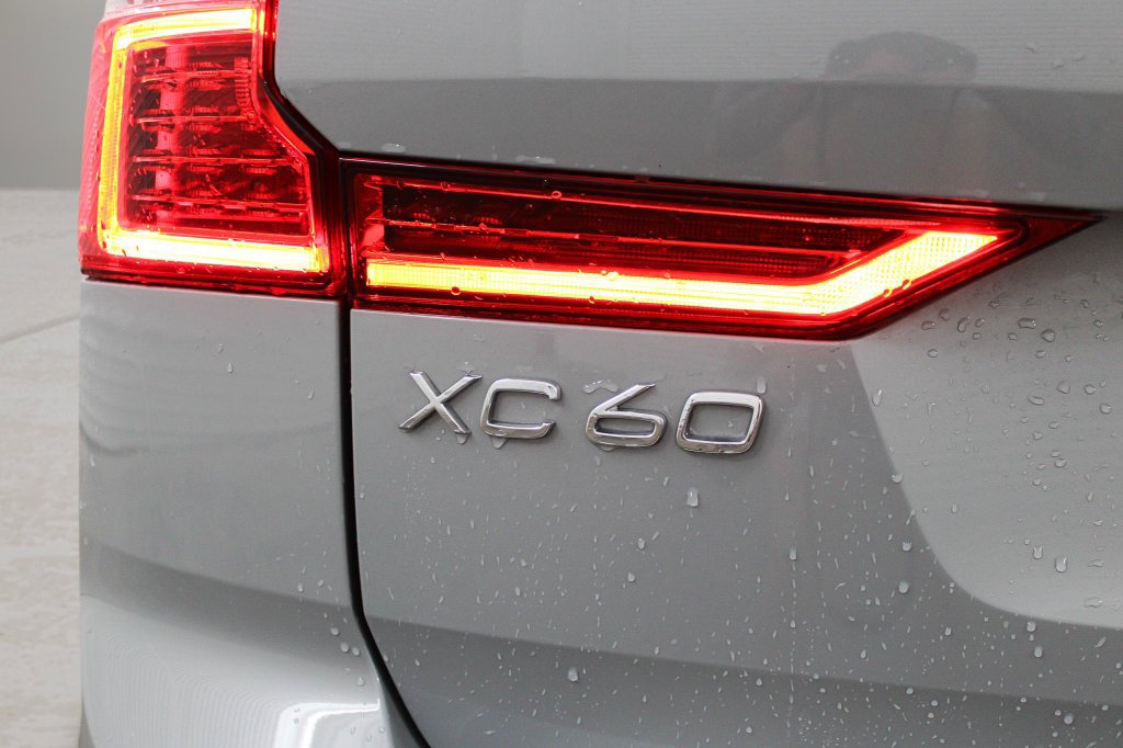 Used 2024 Volvo XC60 B5 Core w/ Protection Package Premier AWD/4WD image 30