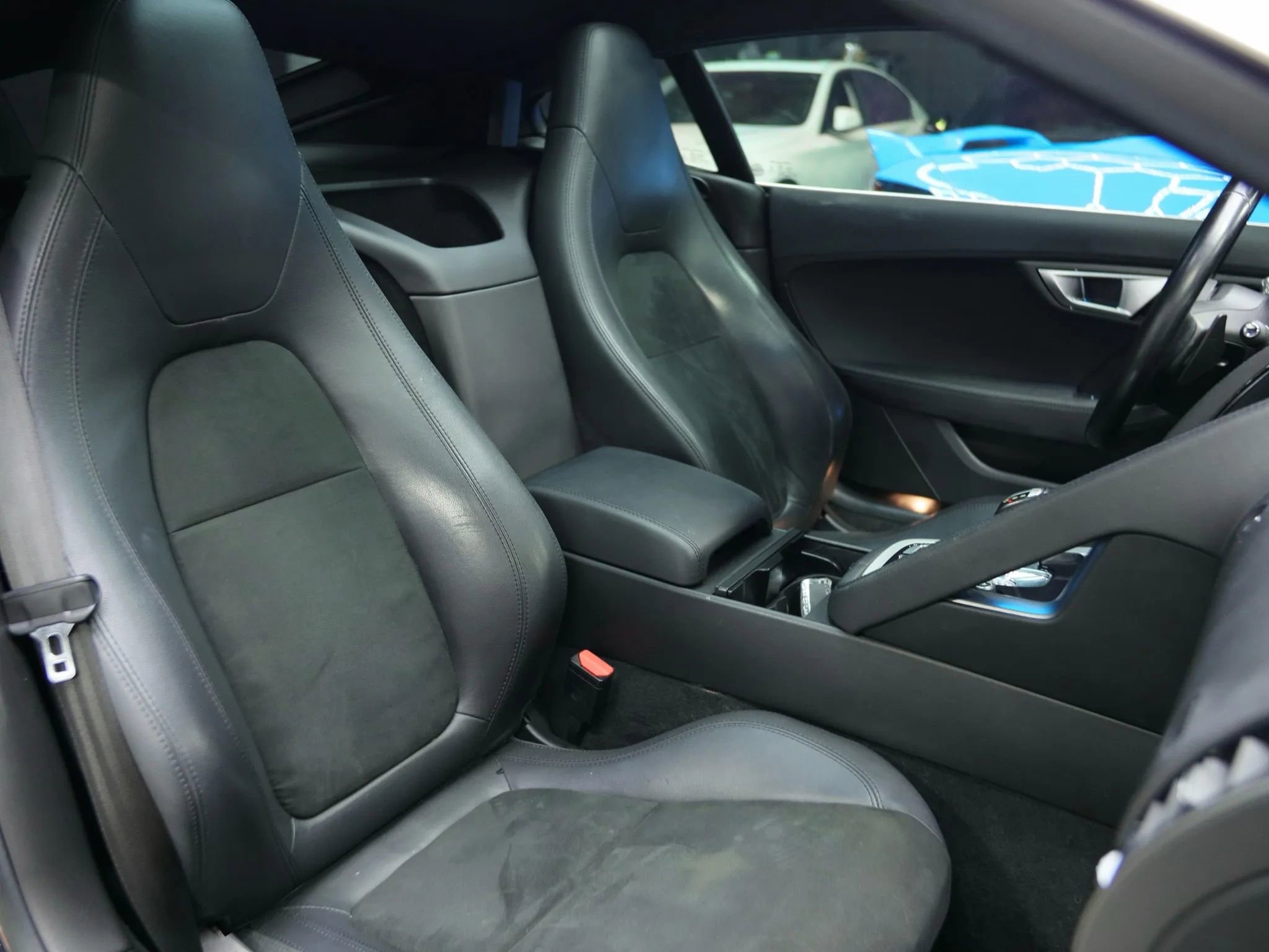 Used 2017 Jaguar F-TYPE Coupe image 29