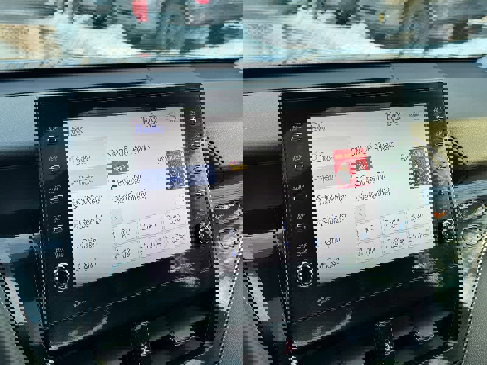 Used 2024 Toyota Camry SE image 6