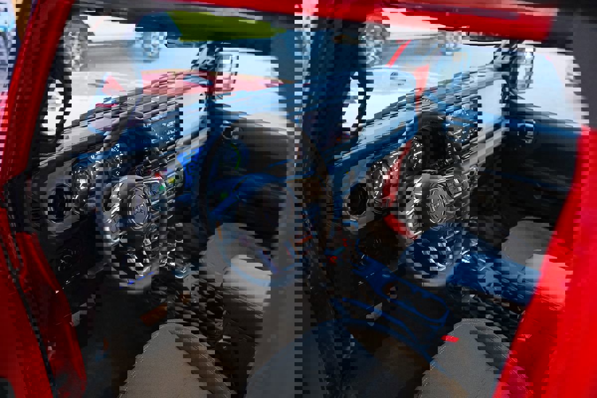 Used 2025 Jeep Wrangler Sahara w/ Safety Group image 43