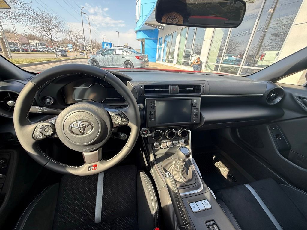 Used 2025 Toyota GR86 Premium w/ Performance Package image 6