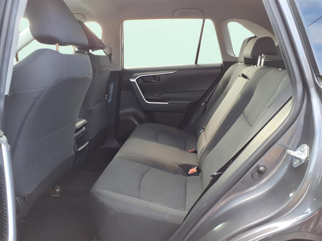 Used 2021 Toyota RAV4 LE image 16