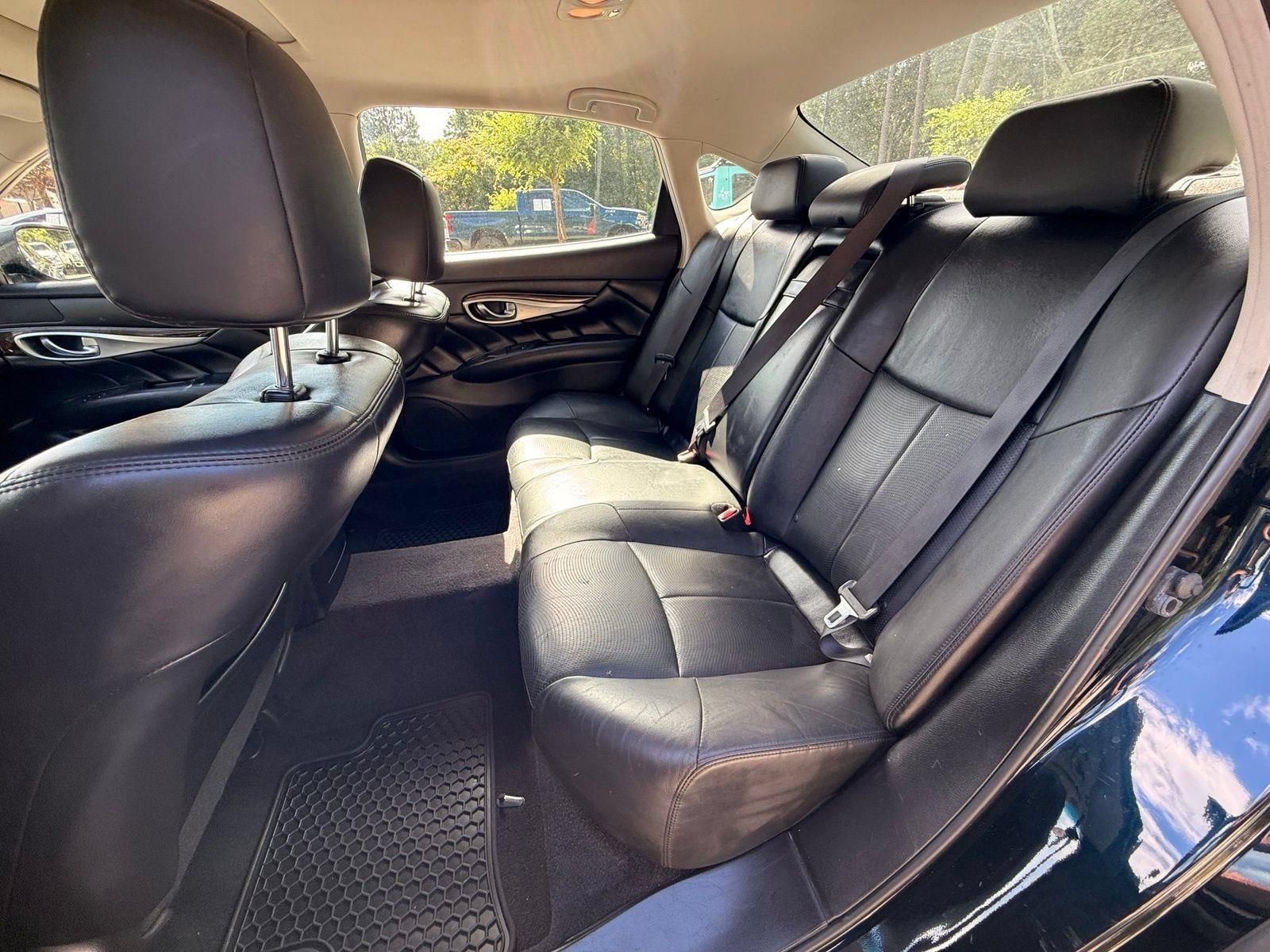 Used 2015 INFINITI Q70 L 3.7 RWD image 26