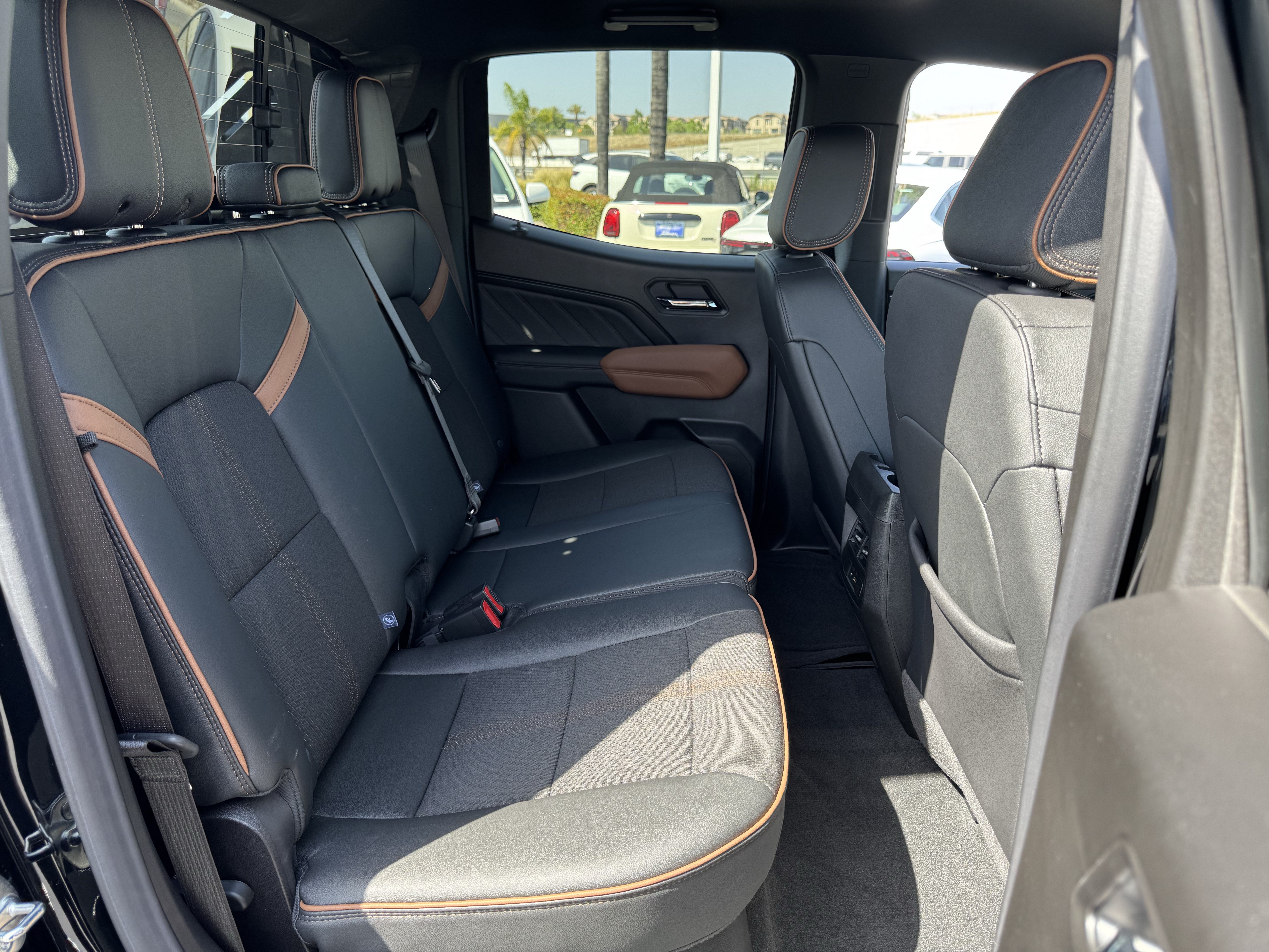 Used 2025 GMC Canyon AT4 w/ Nightfall Edition AWD/4WD image 36